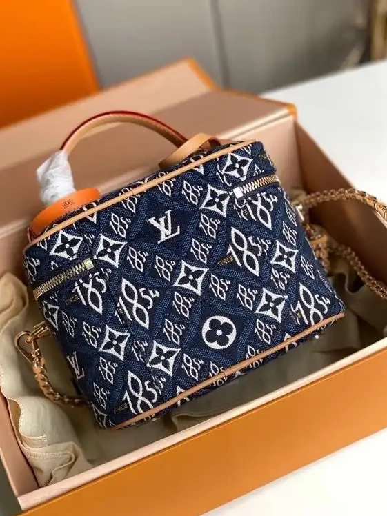 WIS VANITY 1854 LOUIS PM VUITTON SINCE 0630